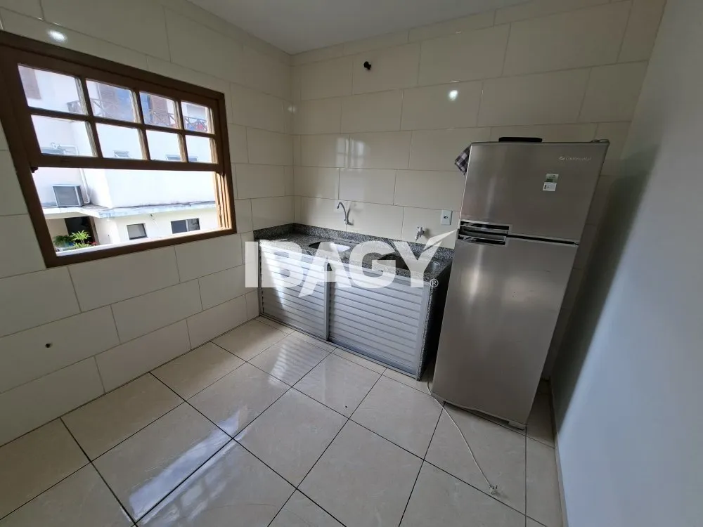 House with 2 bedrooms and a kitchen with stove and hood — photo 7