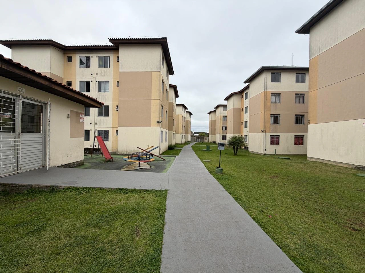 Apartamento com piso de madeira ou laminado, Ganchinho — photo 9