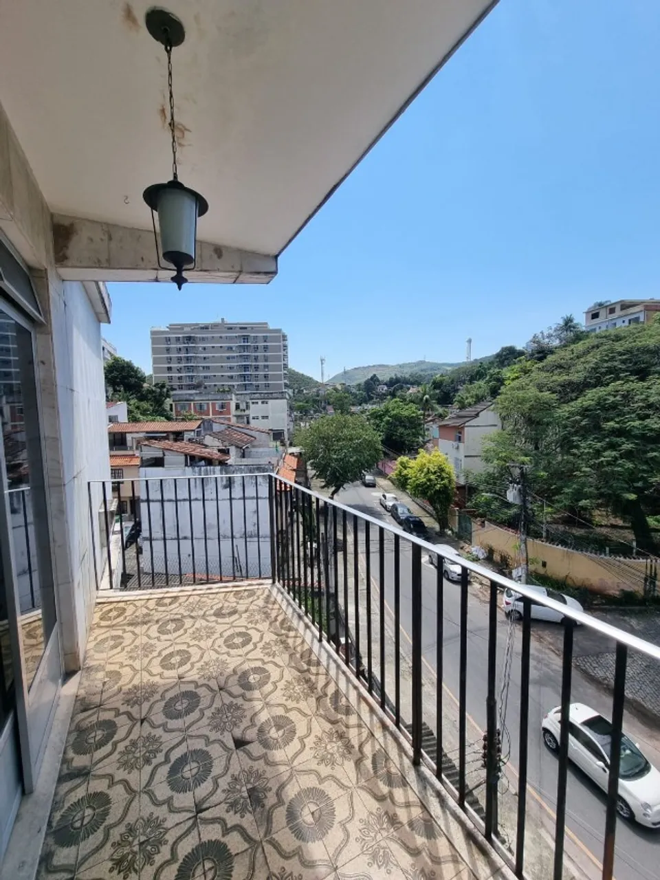 2-bedroom apartment with a mountain view