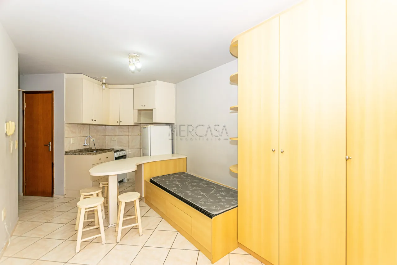 Kitnet mobiliada de 31 m² com sacada e 1 banheiro — photo 3