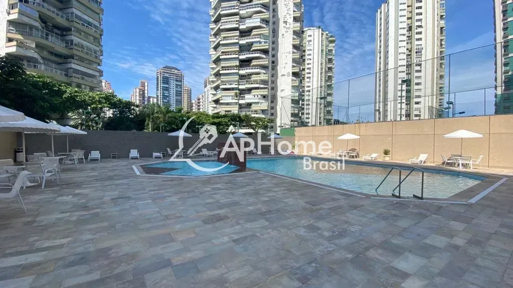 Apartment with 4 bedrooms and a glassed-in balcony — photo 22
