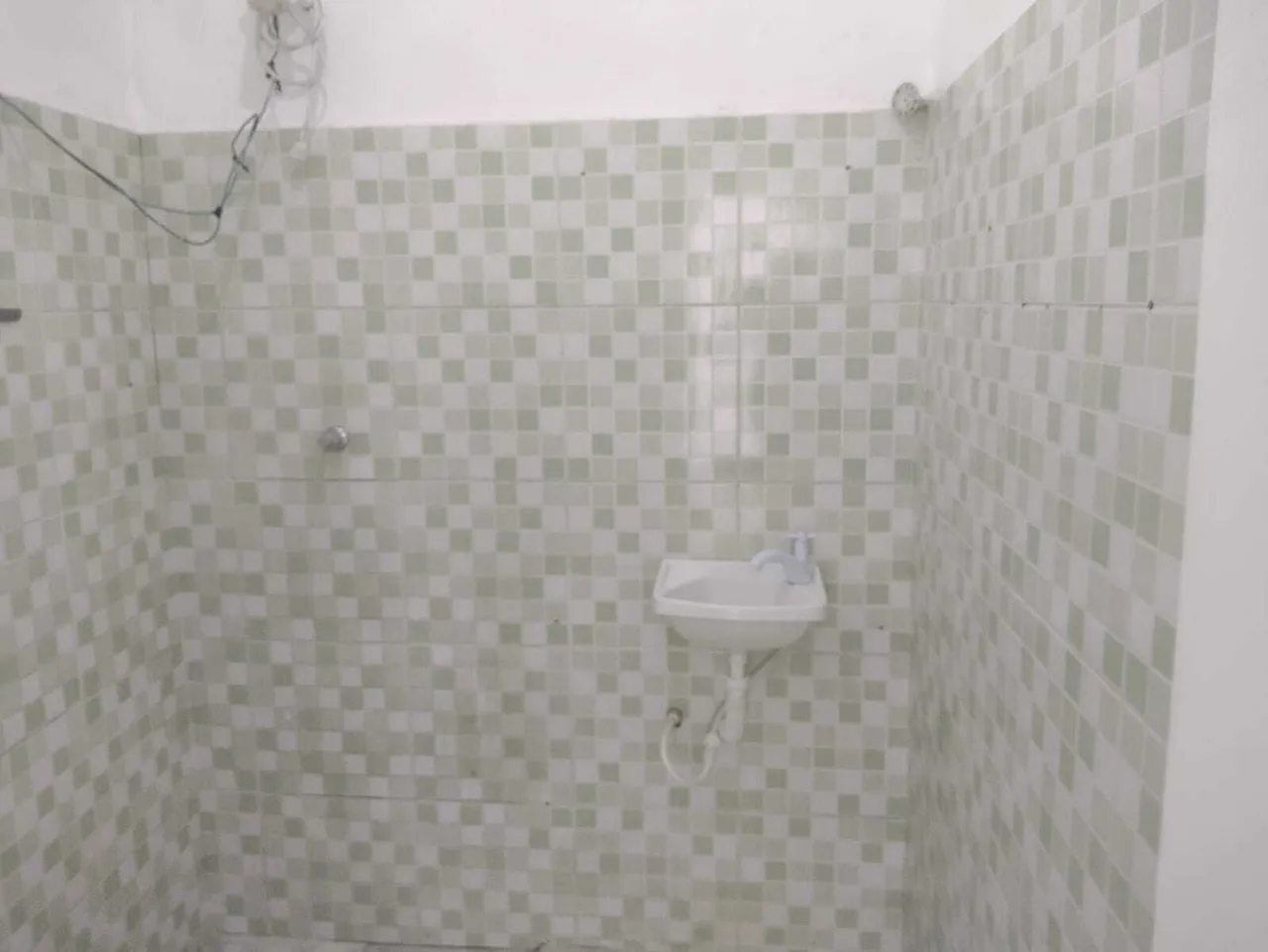 Unfurnished apartment with 3 bedrooms and a balcony — photo 13