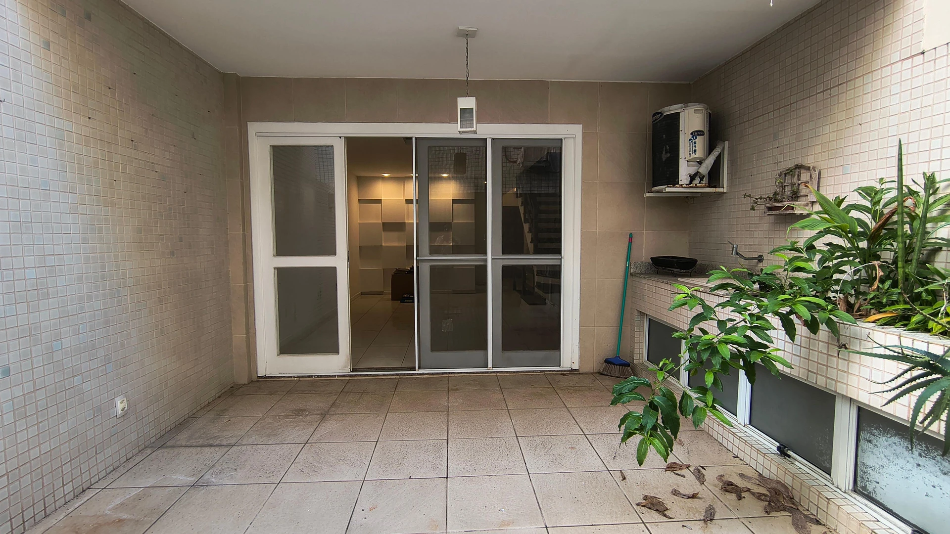 Condo house with balcony and 3 en-suite bedrooms — photo 31