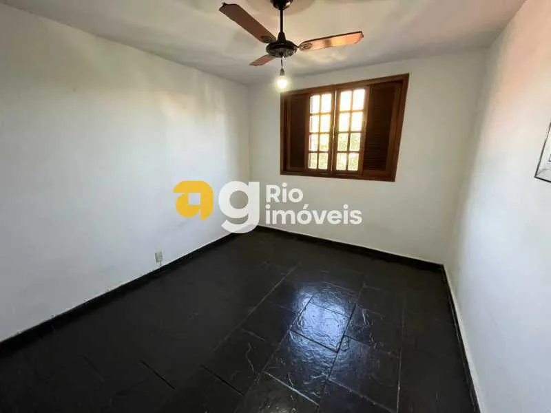 Casa com 3 quartos, 3 banheiros e 4 vagas — photo 3
