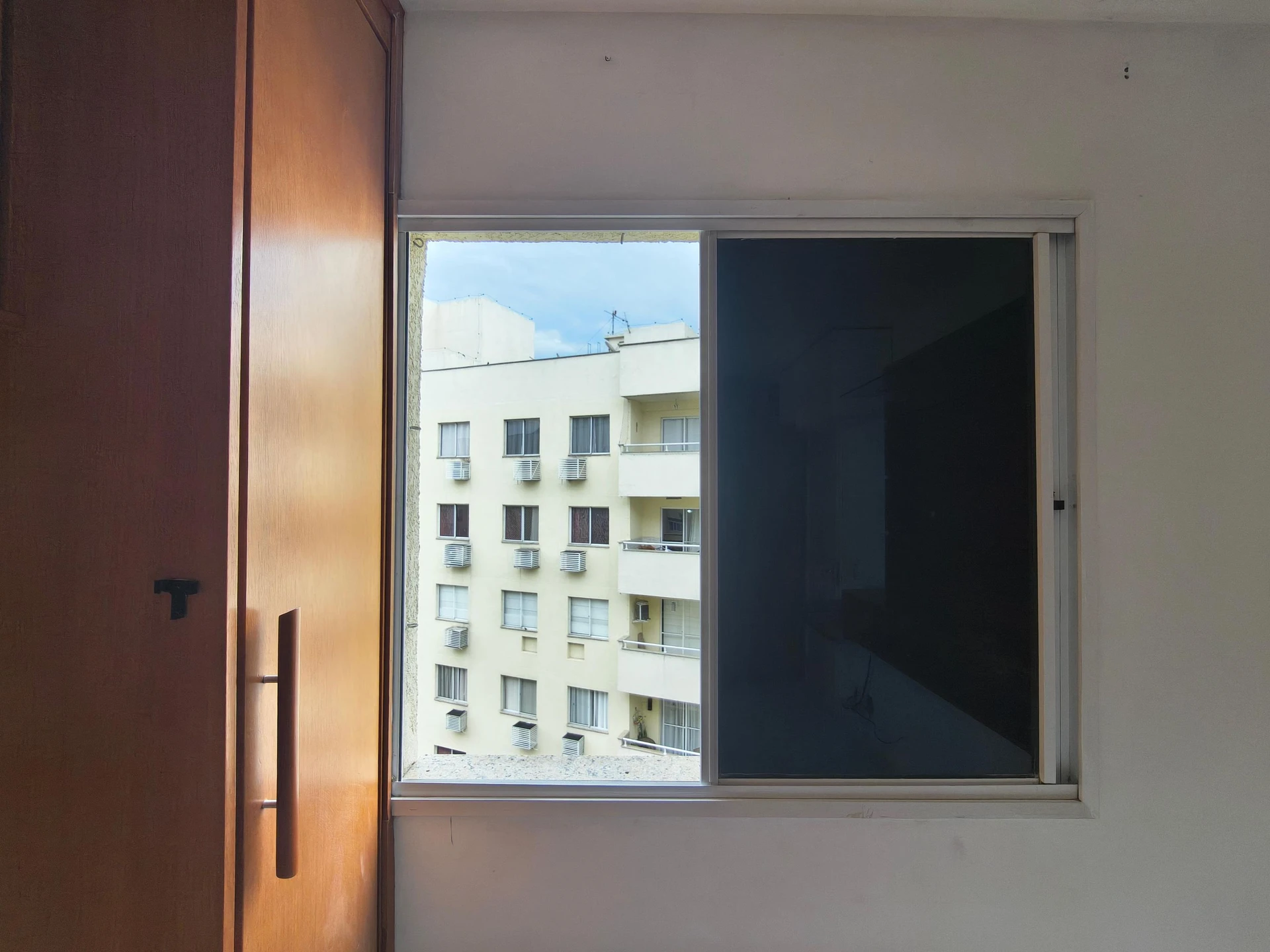 2-bedroom apartment in a building with a gym — photo 13