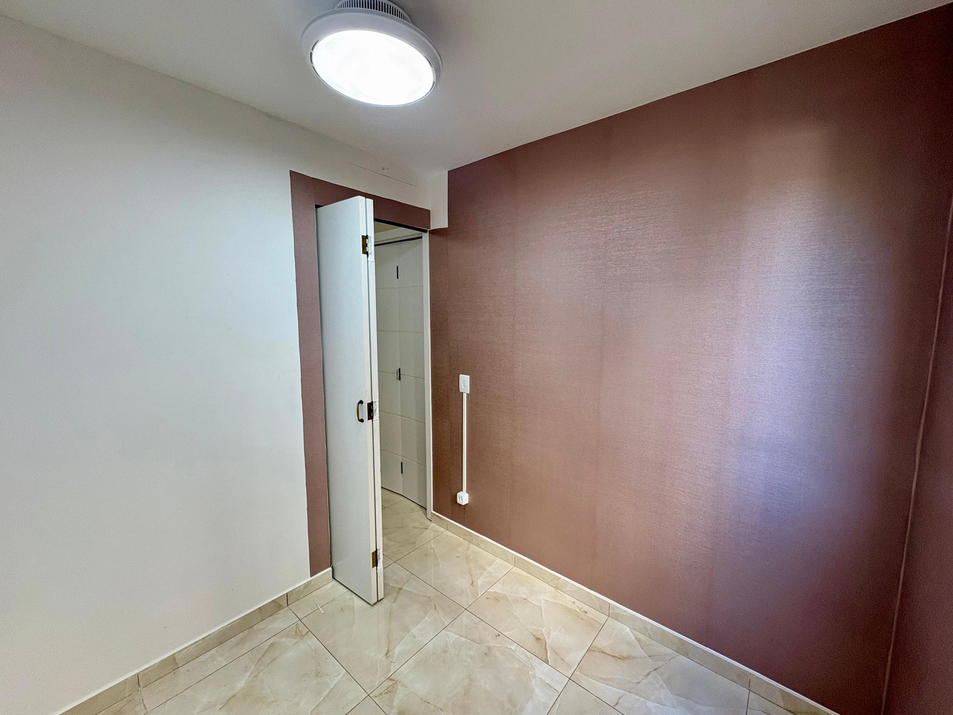 2-bedroom apartment in a building with a gym — photo 20