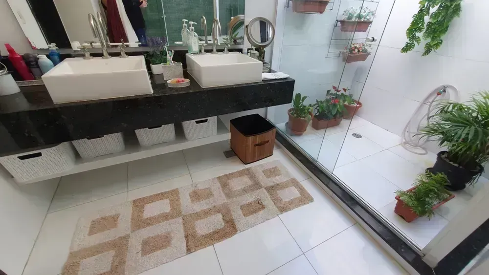 650 m² house with 6 en-suite bedrooms and 4 parking spots — photo 44