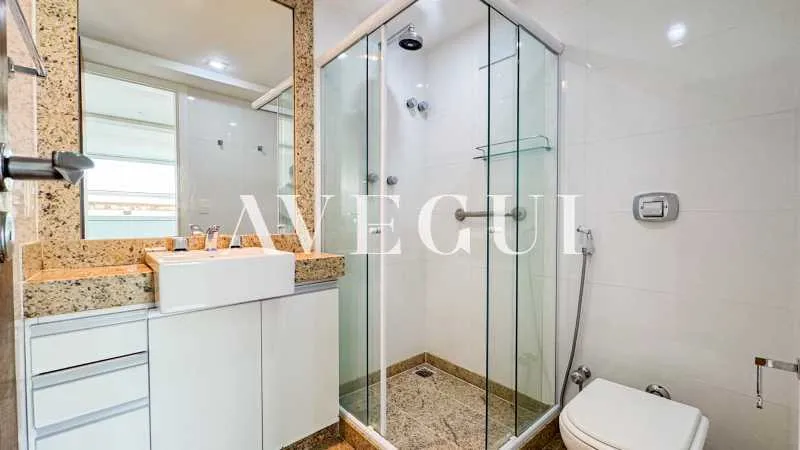197 m² apartment with 4 bedrooms and a glass balcony — photo 9