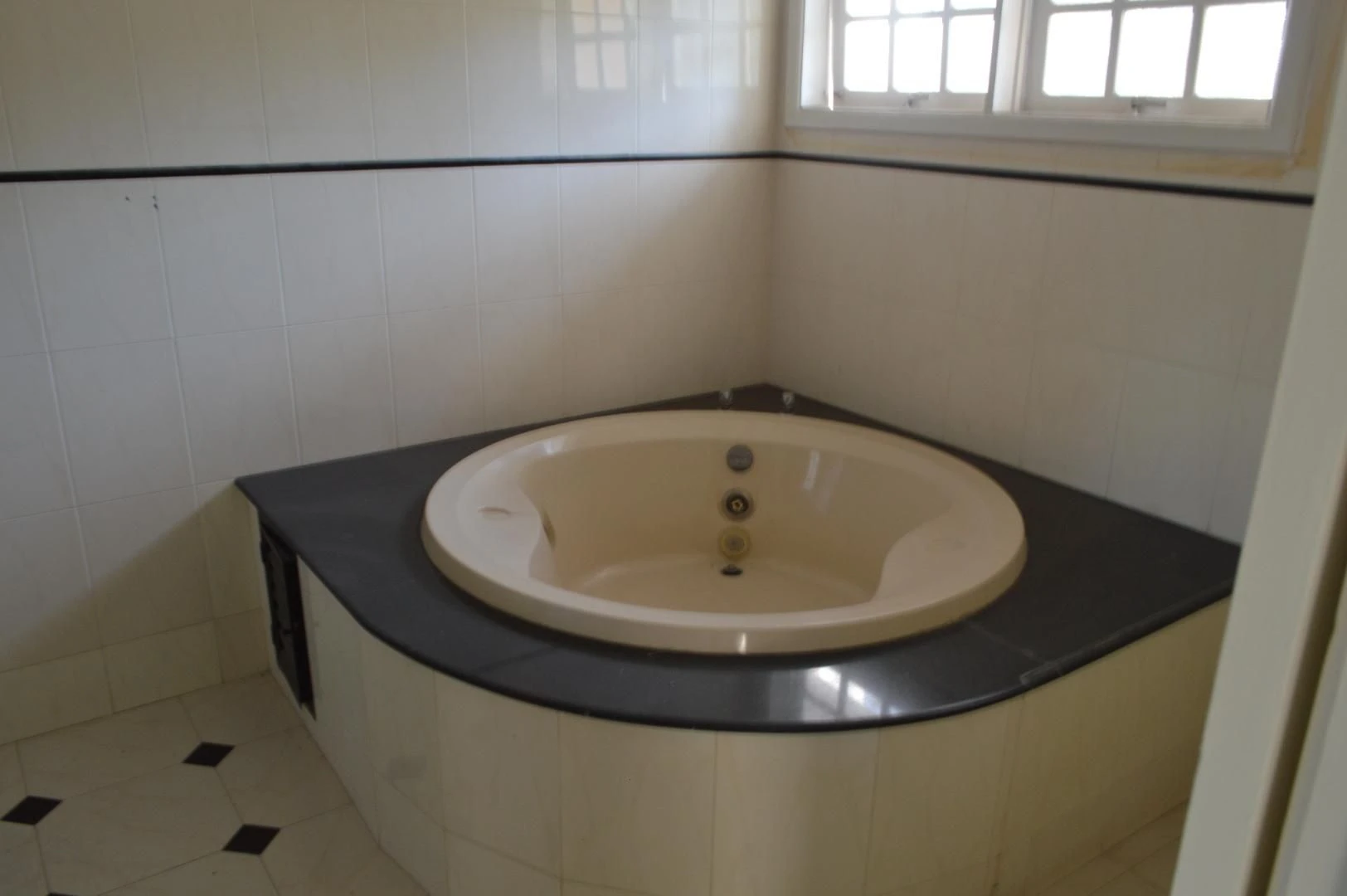 House, 362 m², with a jacuzzi — photo 67