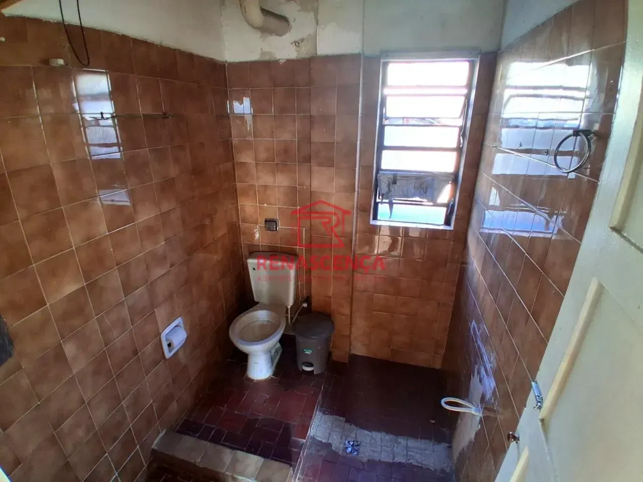 Casa com 2 quartos, 1 banheiro e varanda