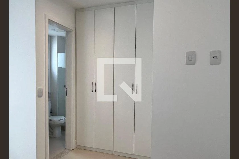 Furnished apartment, 148 m², with a glass-enclosed balcony — photo 16