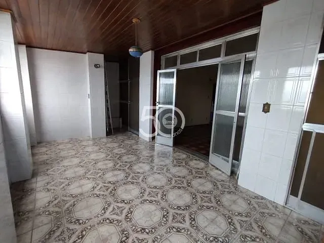 3-bedroom apartment in a building with a pool — photo 14