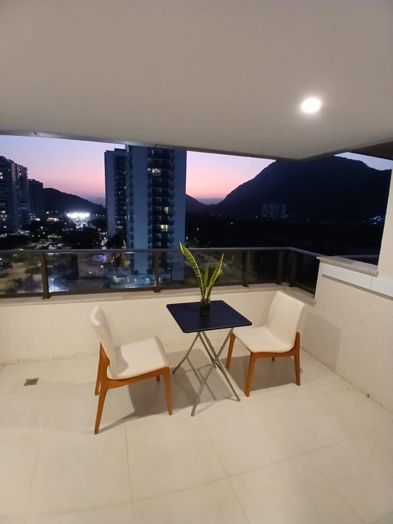 3-bedroom apartment with 3 en-suite baths and 4 total — photo 28