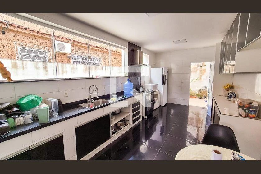 Мебльований будинок 600 м² з 5 спальнями та 3 ванними — photo 5