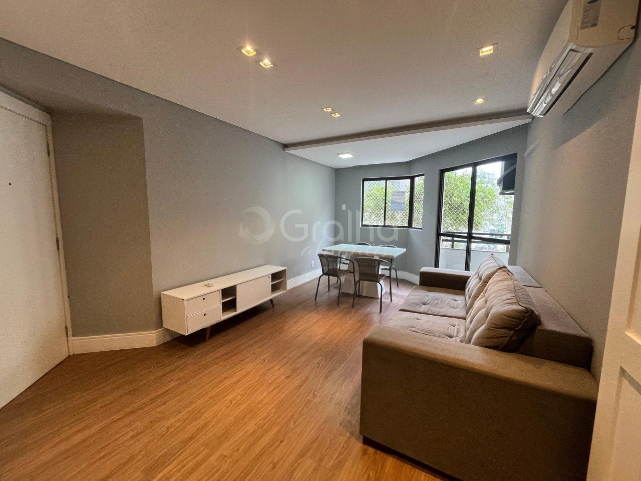 Apartamento com piso de madeira ou laminado, Centro — photo 5