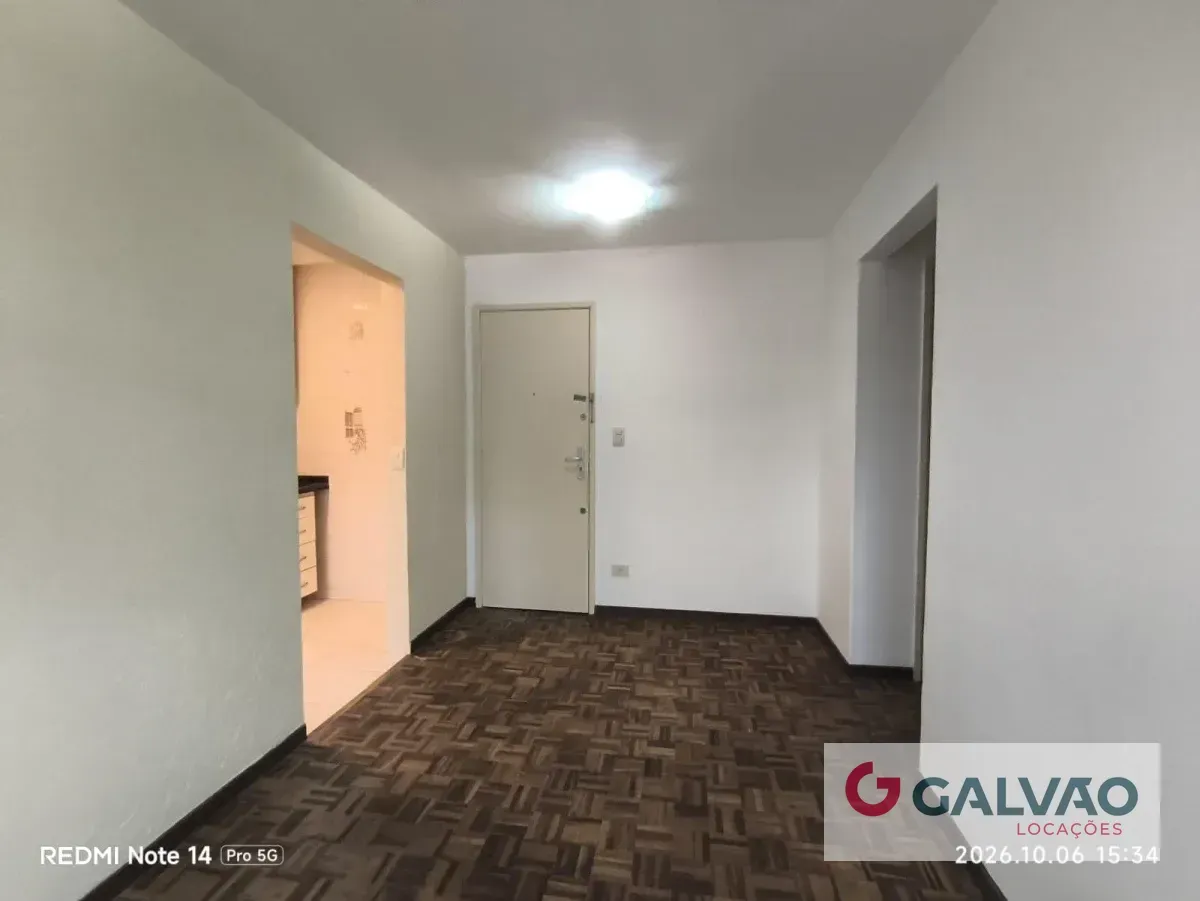 Apartment on the 3rd floor with wood or laminate floors