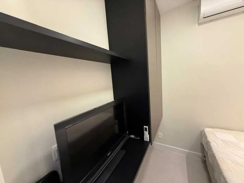 One-bedroom apartment with a washing machine — photo 18
