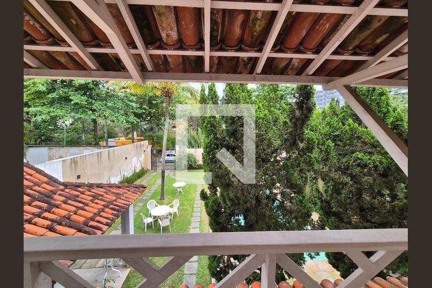 600 m² house with a washing machine and a home office — photo 20