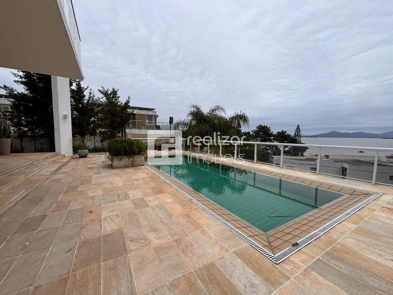 Furnished house, 650 m², with a water view — photo 9