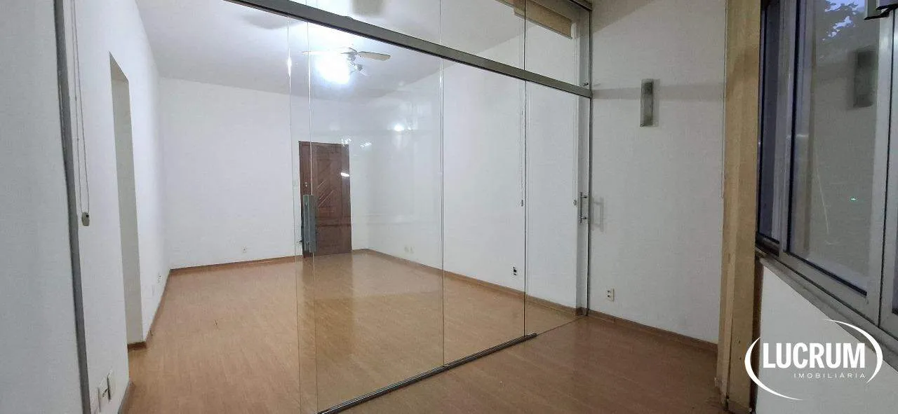 2-bedroom apartment with wood or laminate floors — photo 8