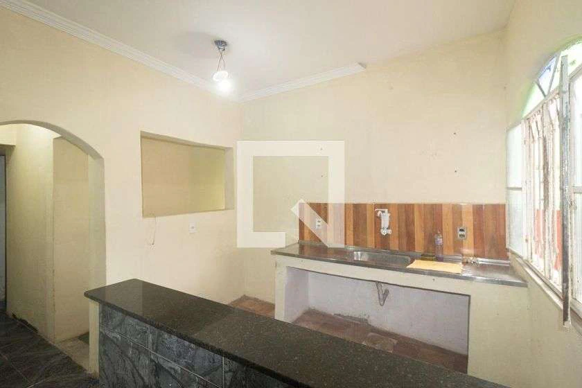 2-bedroom house with a laundry area — photo 2