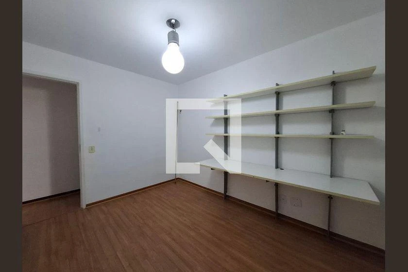 Home office in a 4-bedroom apartment, 140 m² — photo 19