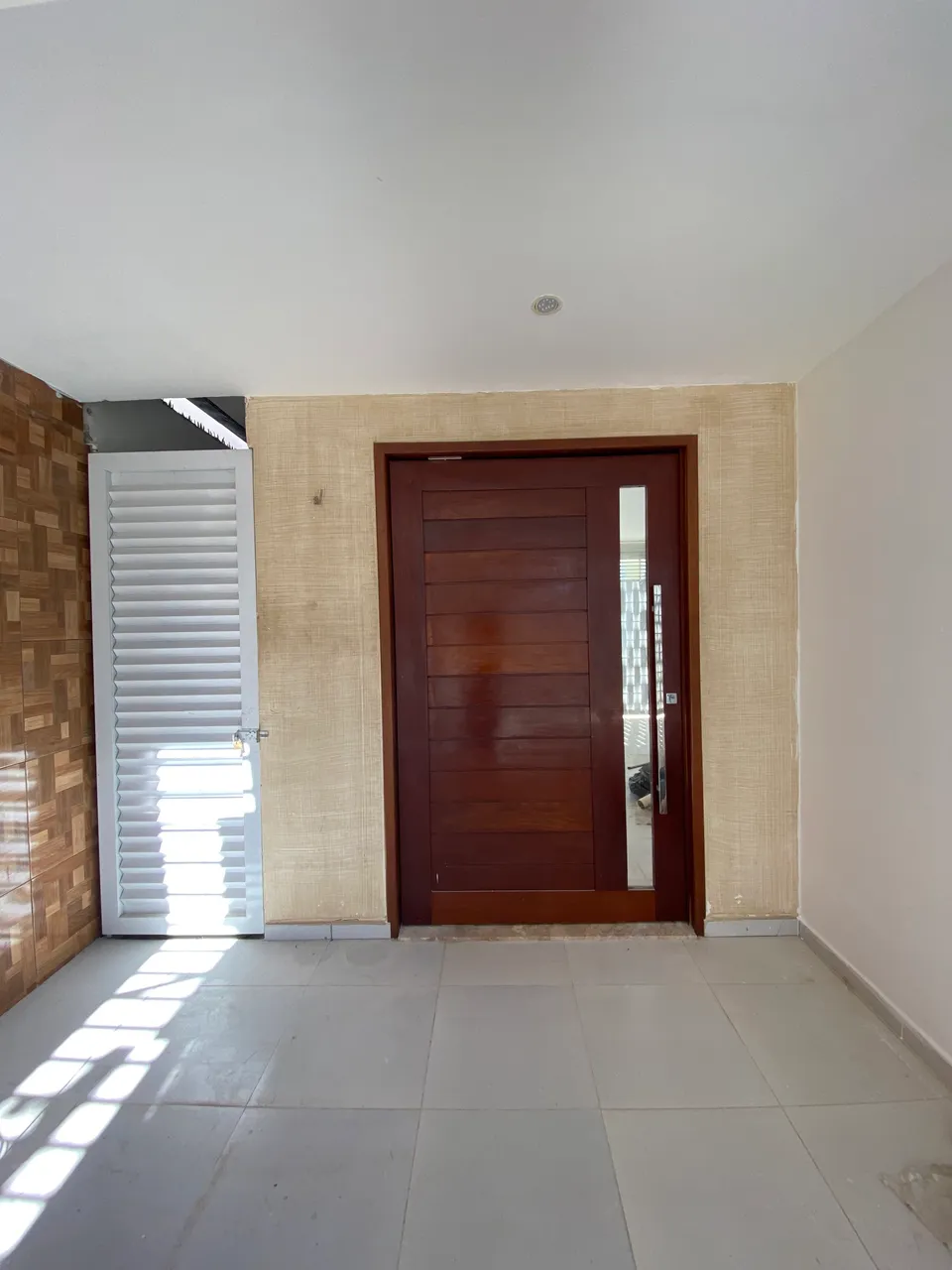 Casa para locação com 2 quartos e cozinha integrada