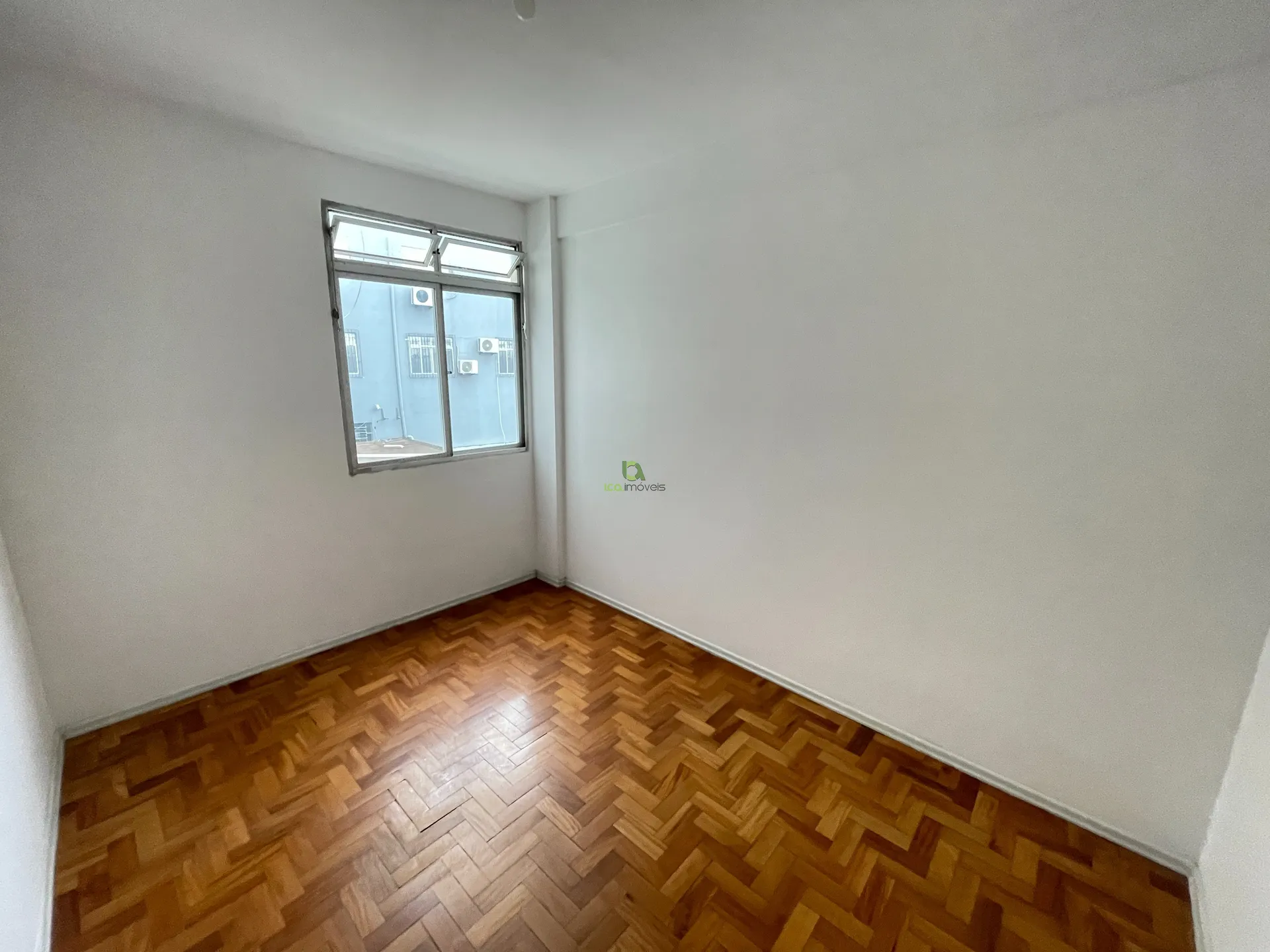 Apartamento de 2 quartos com 70 m² e piso de madeira — photo 15