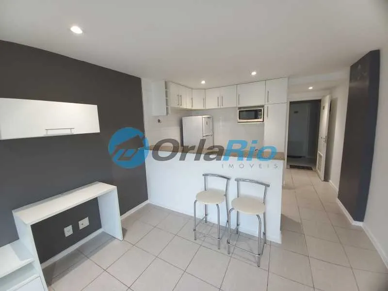 Furnished 1-bedroom apartment with open-plan kitchen — photo 3