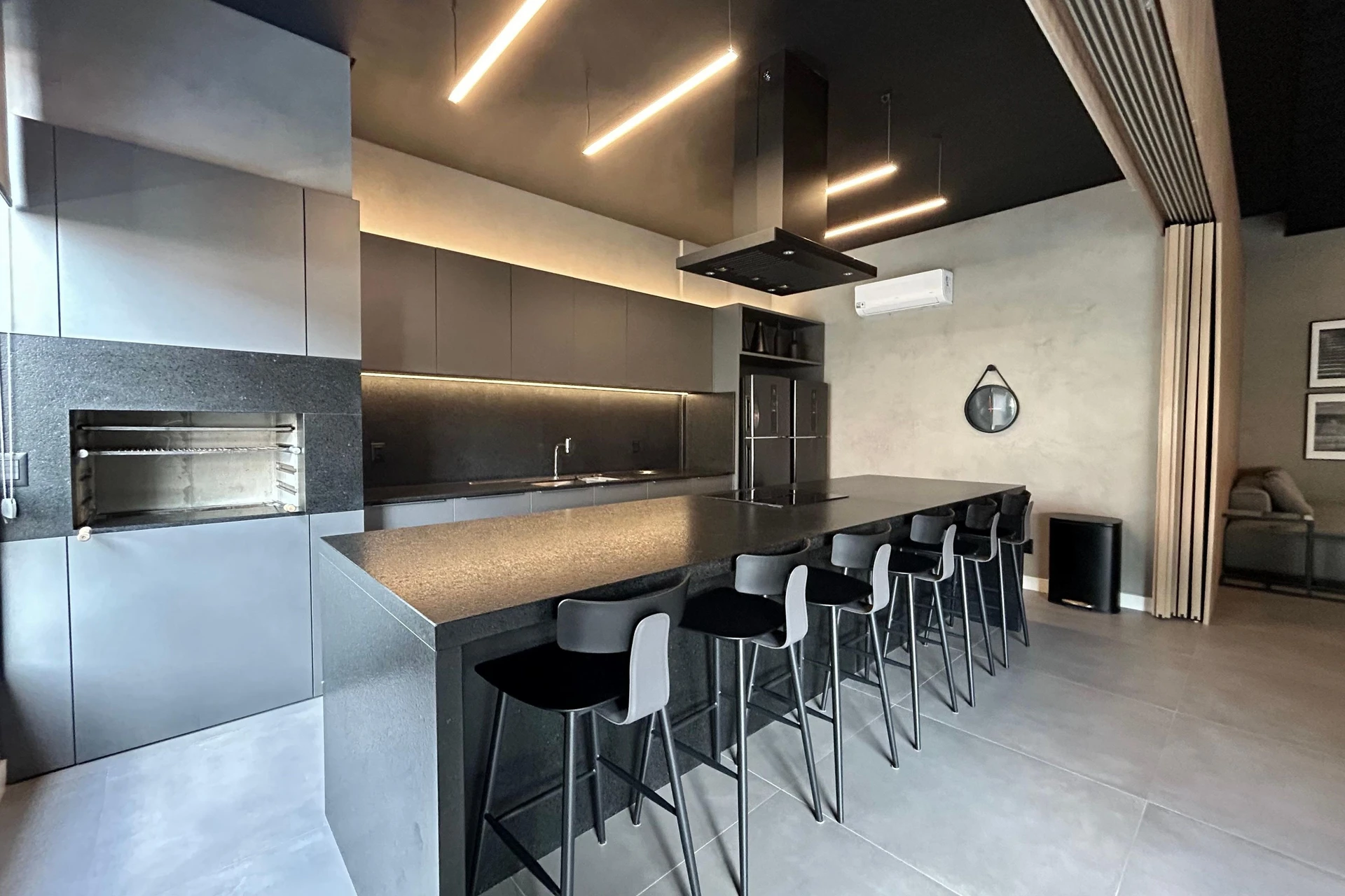 Furnished apartment, 42 m², with a glass-enclosed balcony — photo 20