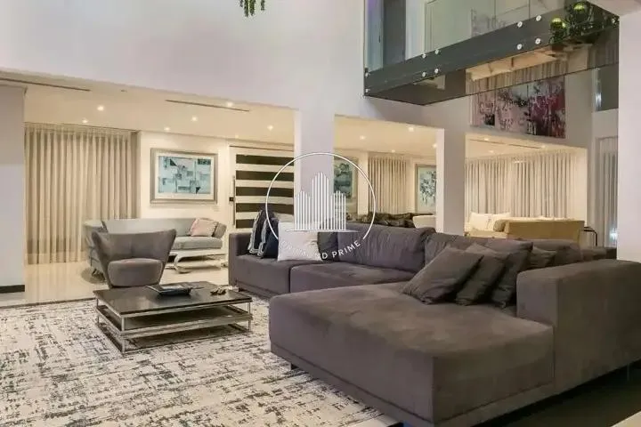 House with 6 en-suite bedrooms, 800 m² and 4 parking spots — photo 37