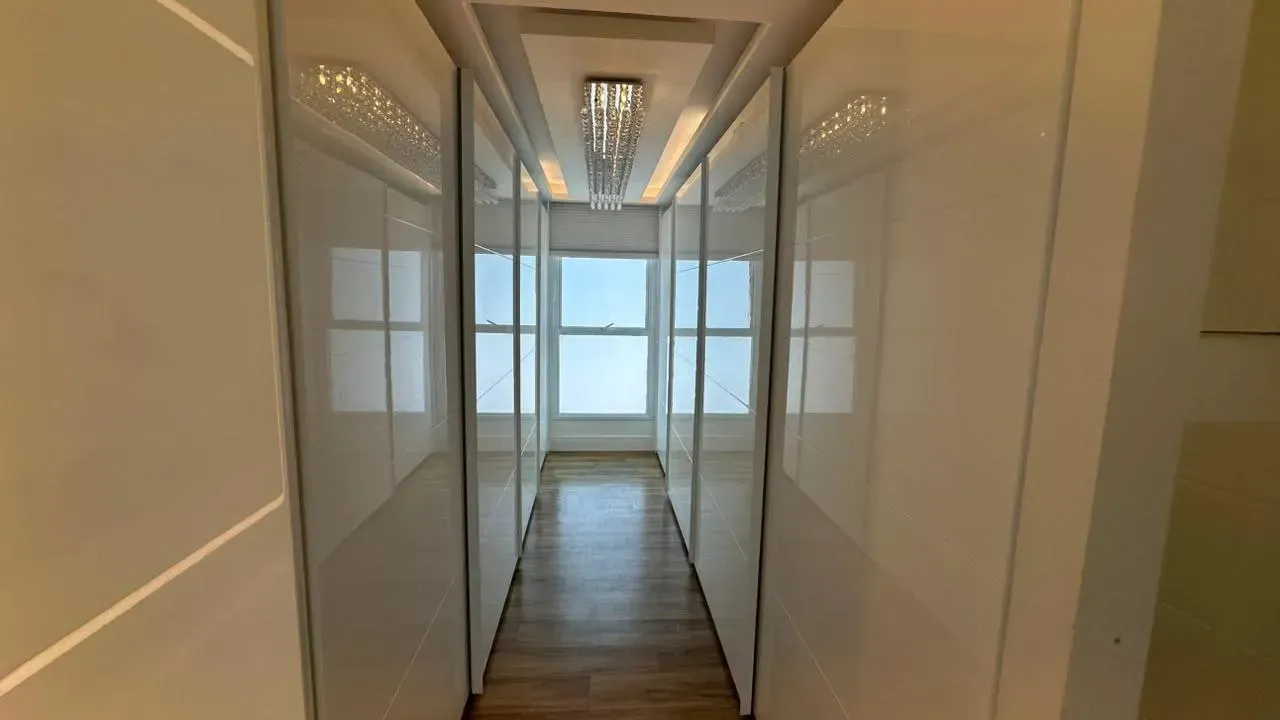 Casa com 5 quartos e 5 banheiros, com cozinha integrada — photo 11