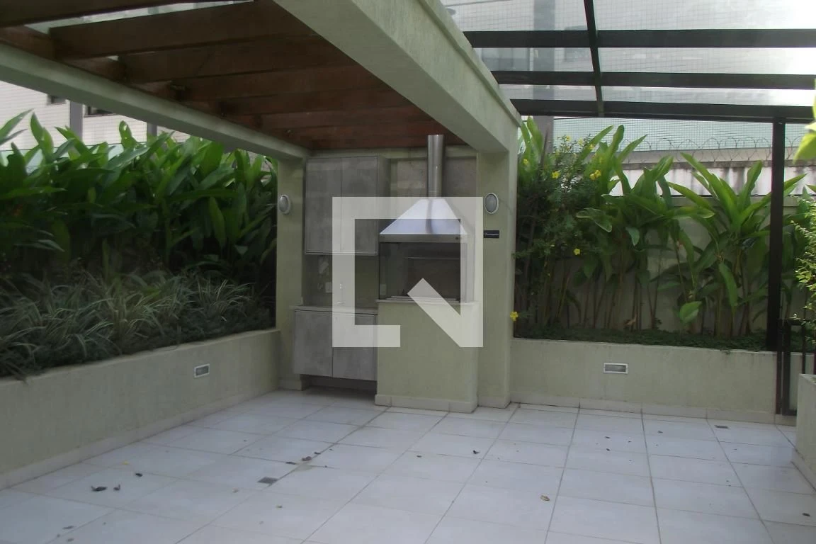 One-bedroom apartment in a building with a gym — photo 6