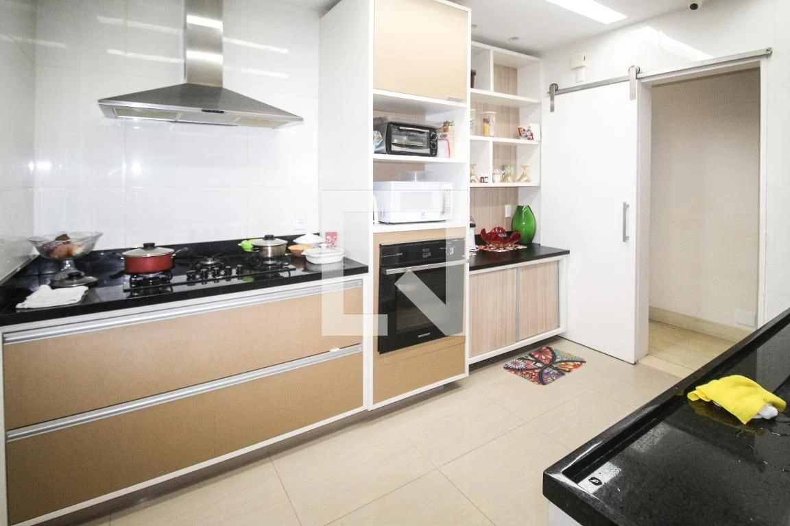 Washing machine in a 3-bedroom apartment, 136 m² — photo 31