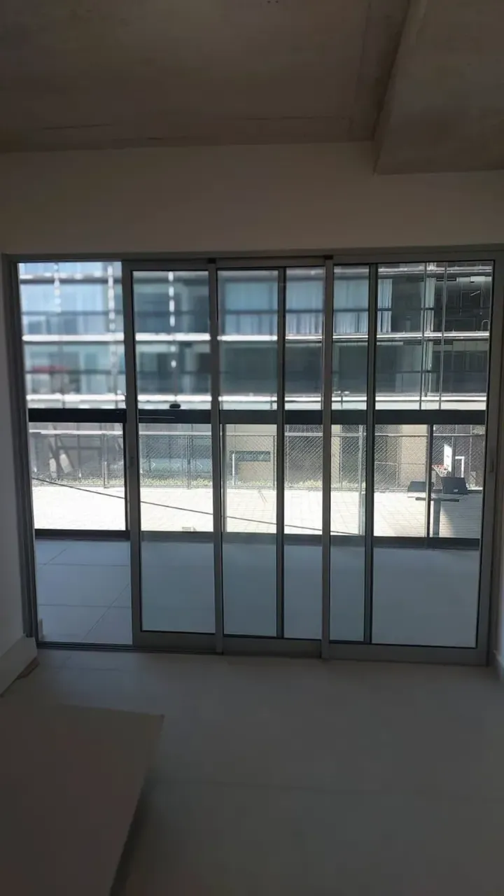 2-bedroom apartment with balcony and open-plan kitchen — photo 4