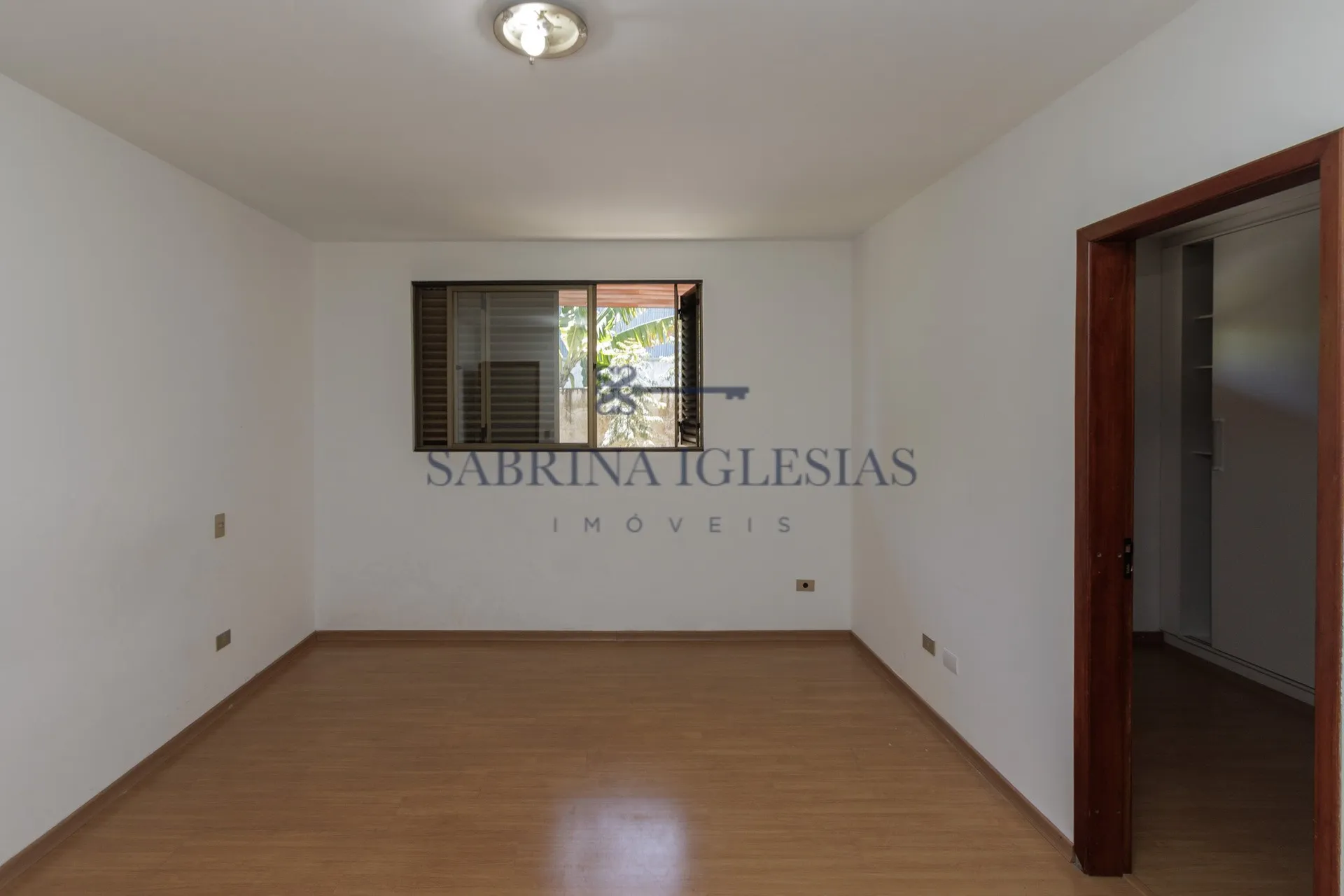 4-bedroom house with a grill on the balcony in Curitiba — photo 55