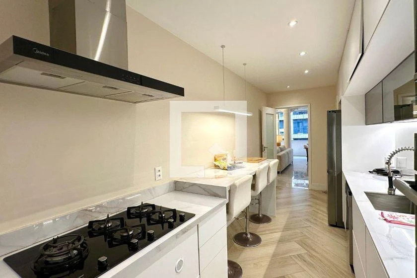 Furnished 220 m² apartment with 4 bedrooms and a suite — photo 29