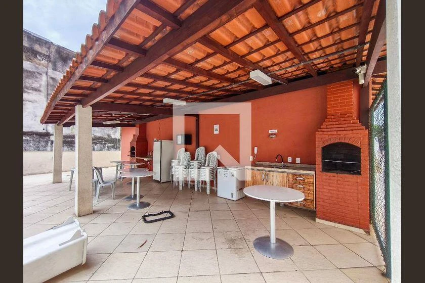 2-bedroom apartment in a building with a pool — photo 42