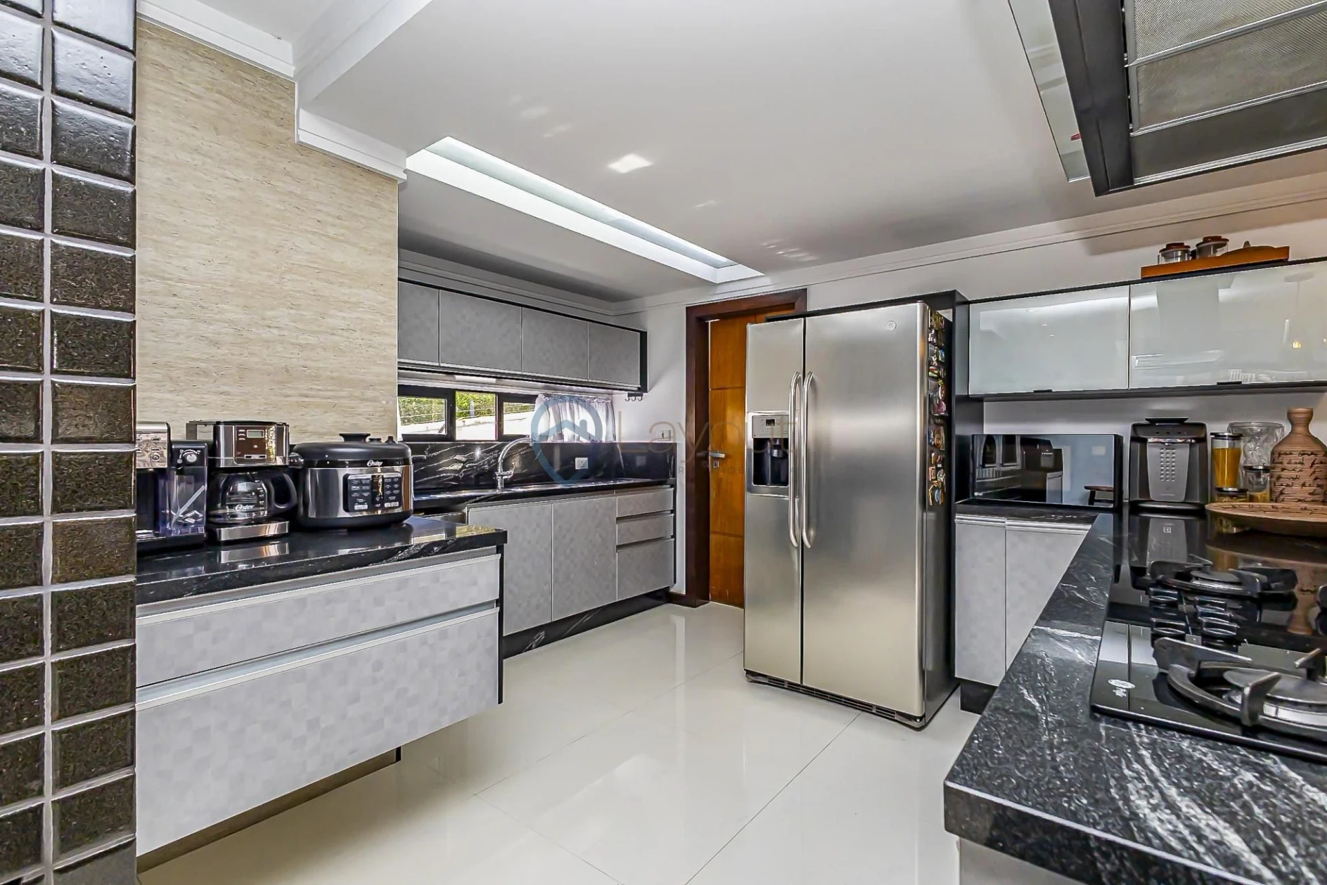 Рабочее место и 4 спальни: дом 381 м² — photo 21