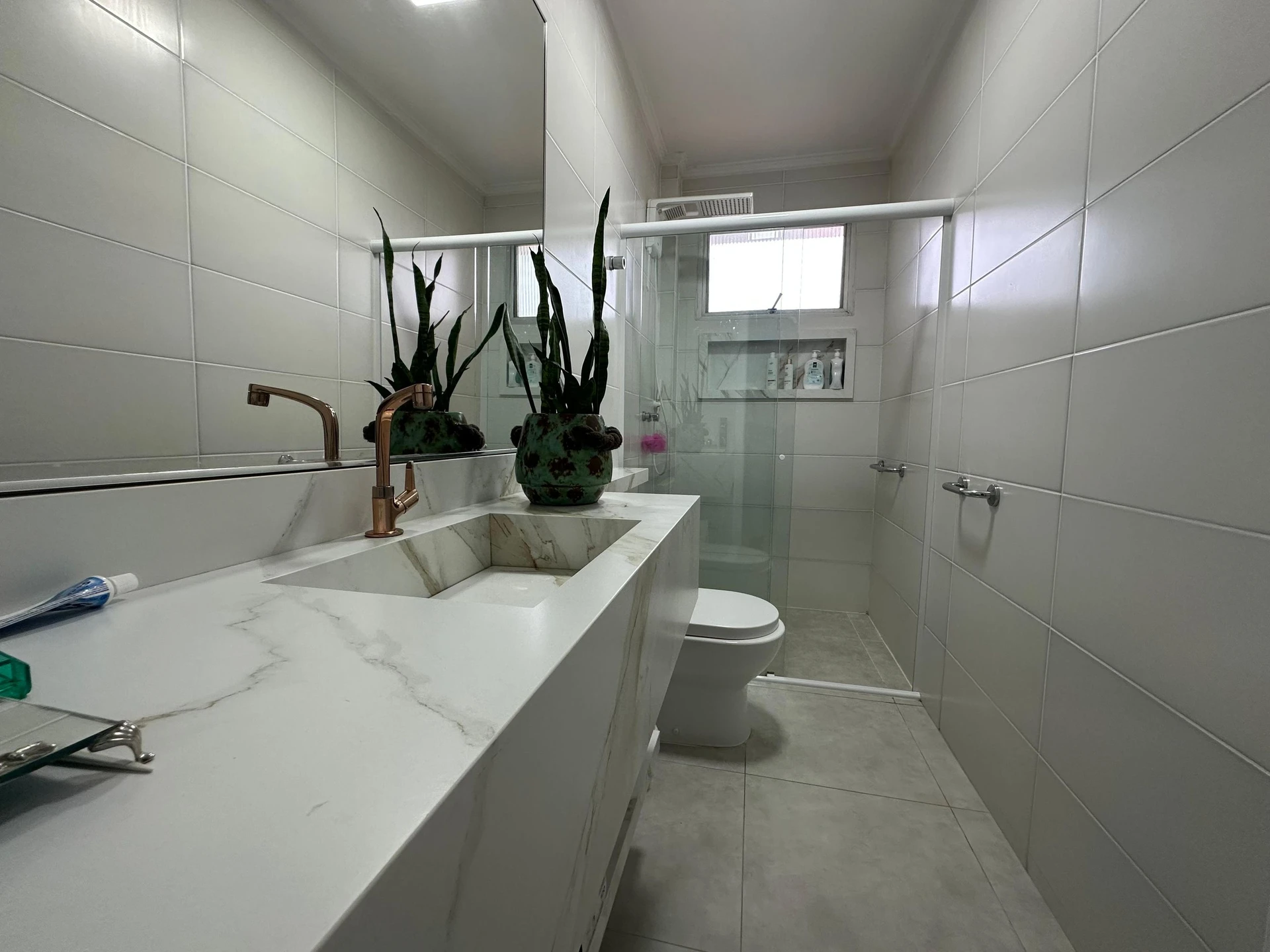 Furnished apartment, 429 m², with floor-to-ceiling windows — photo 13