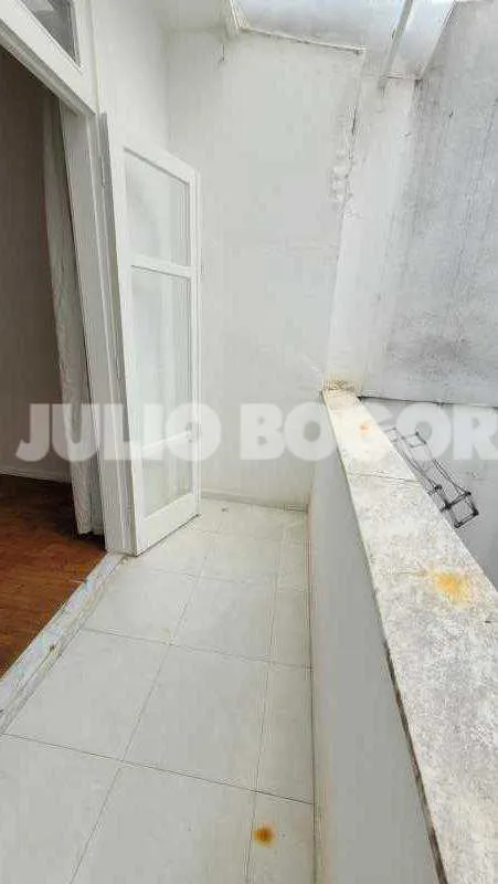 3-bedroom apartment with a suite and a balcony — photo 37