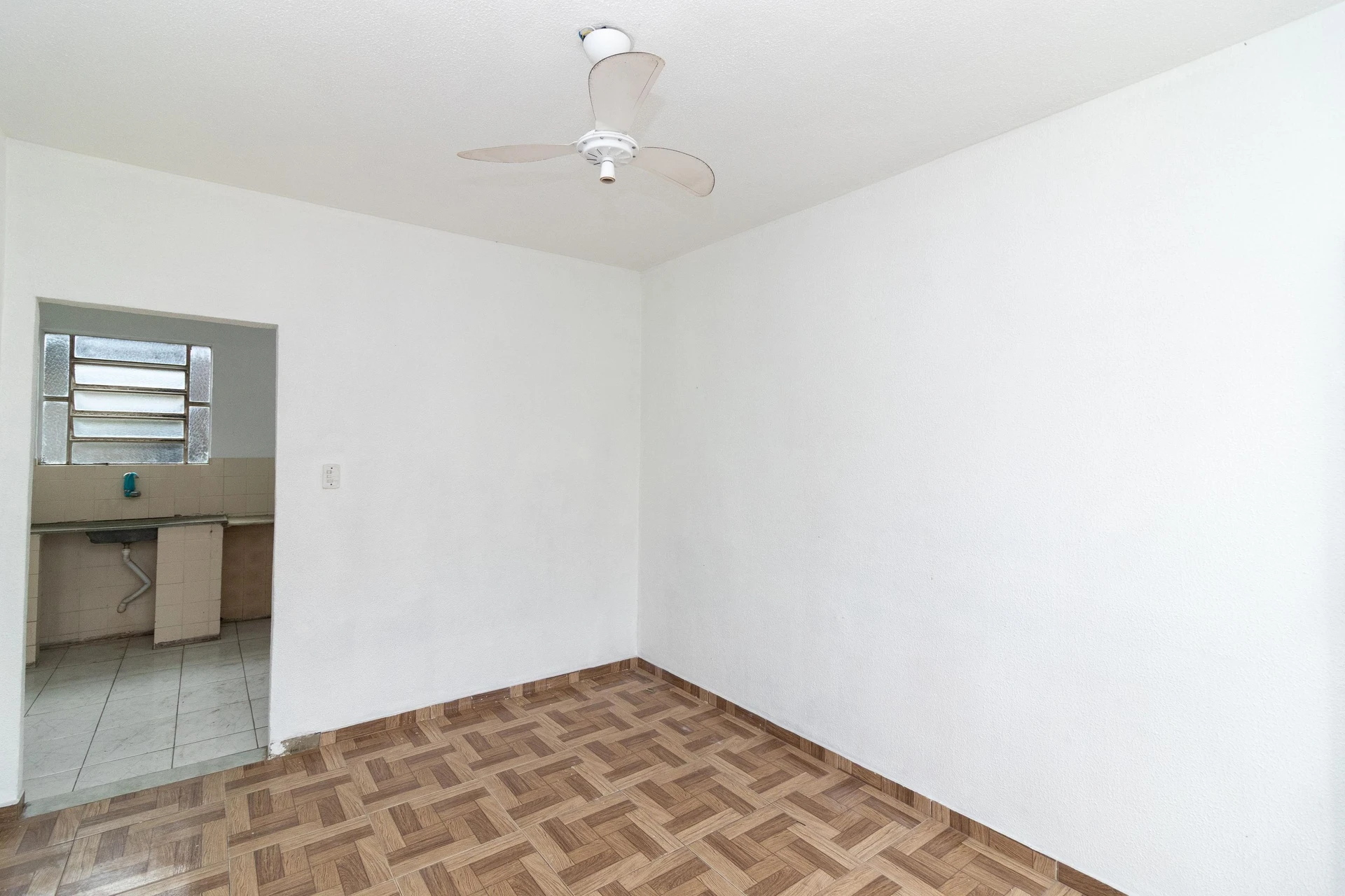 House with 2 bedrooms, 1 bathroom and 1 parking spot — photo 2