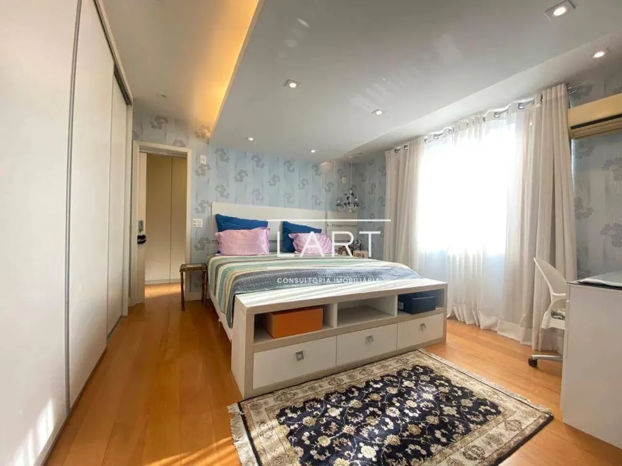 Apartamento com 4 dormitórios e 5 banheiros, 350 m² — photo 19