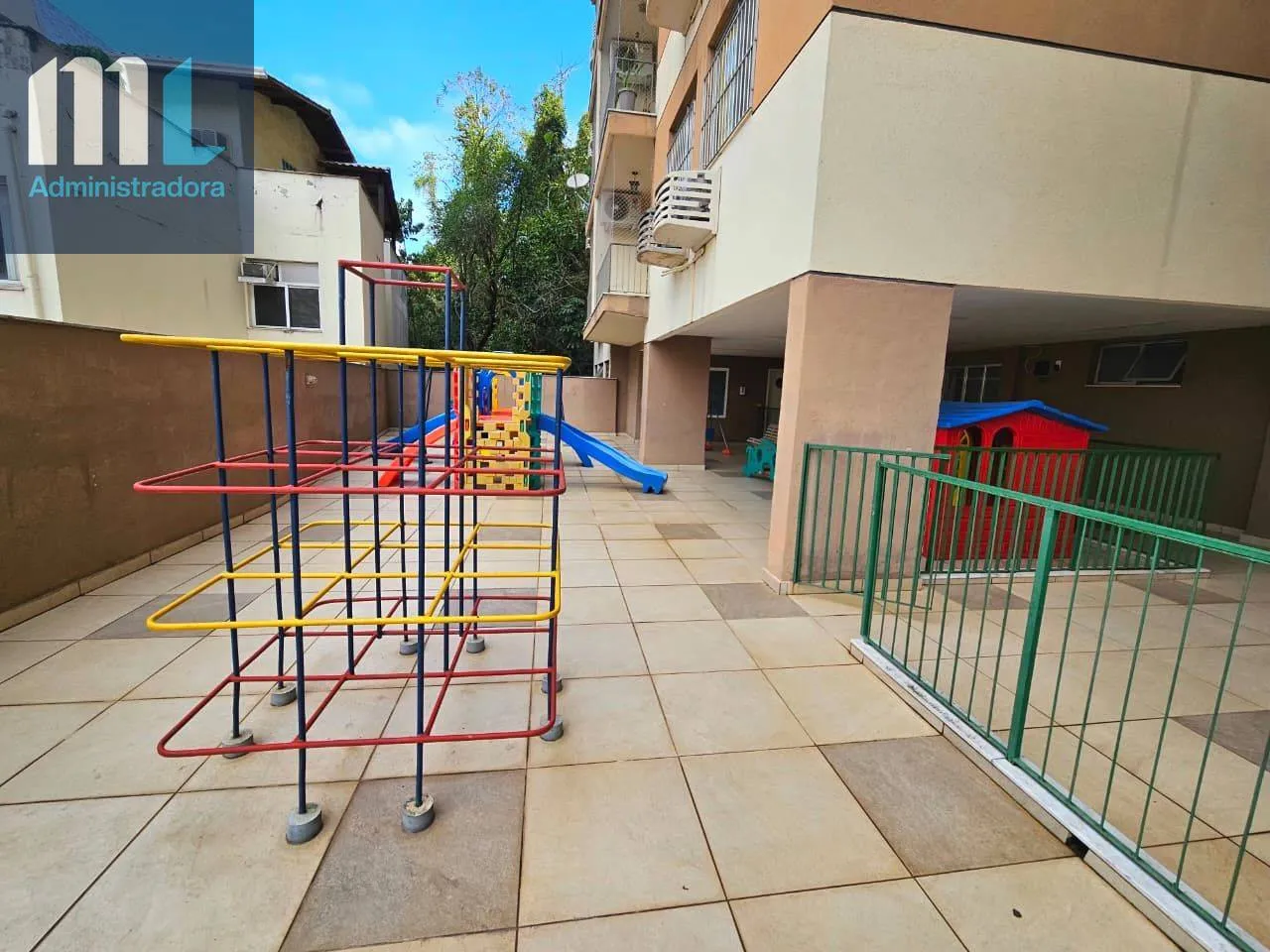 Квартира 90 м² з 3 спальнями та зоною на вулиці — photo 19