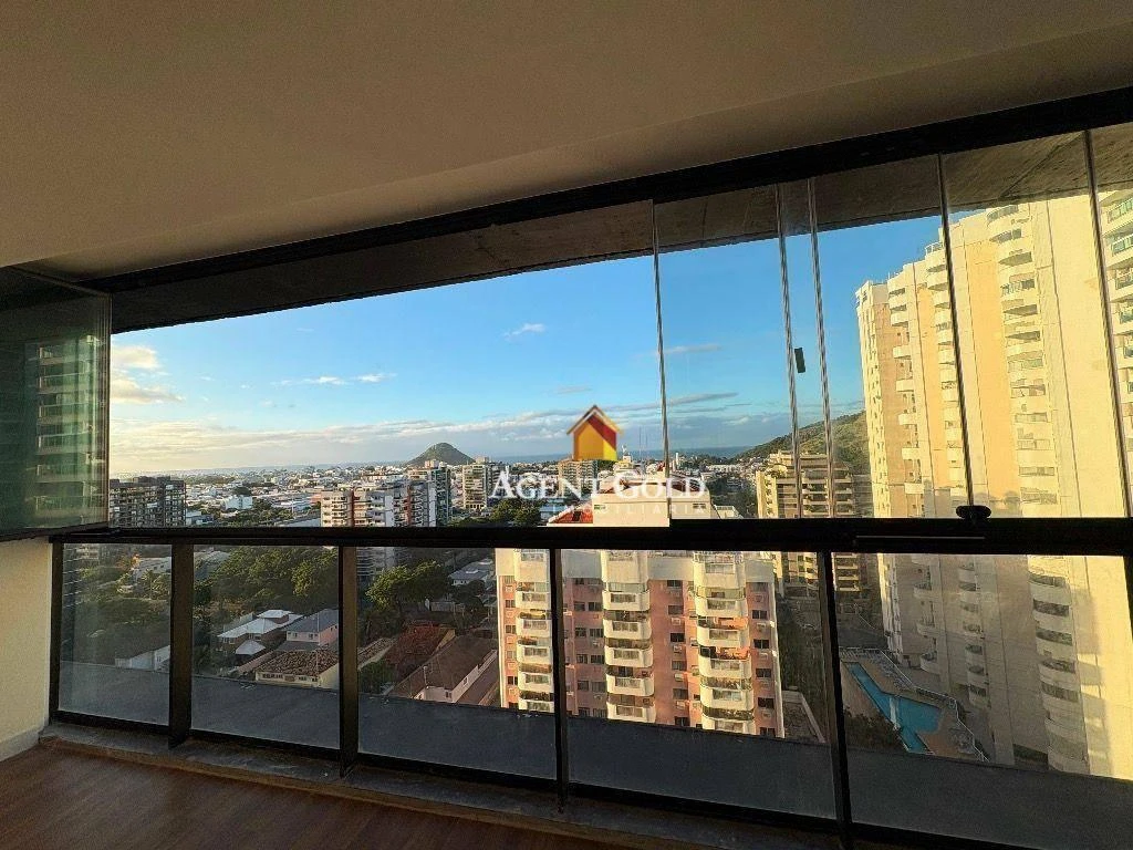 Glass-enclosed balcony in a 3-bedroom apartment, 121 m² — photo 13