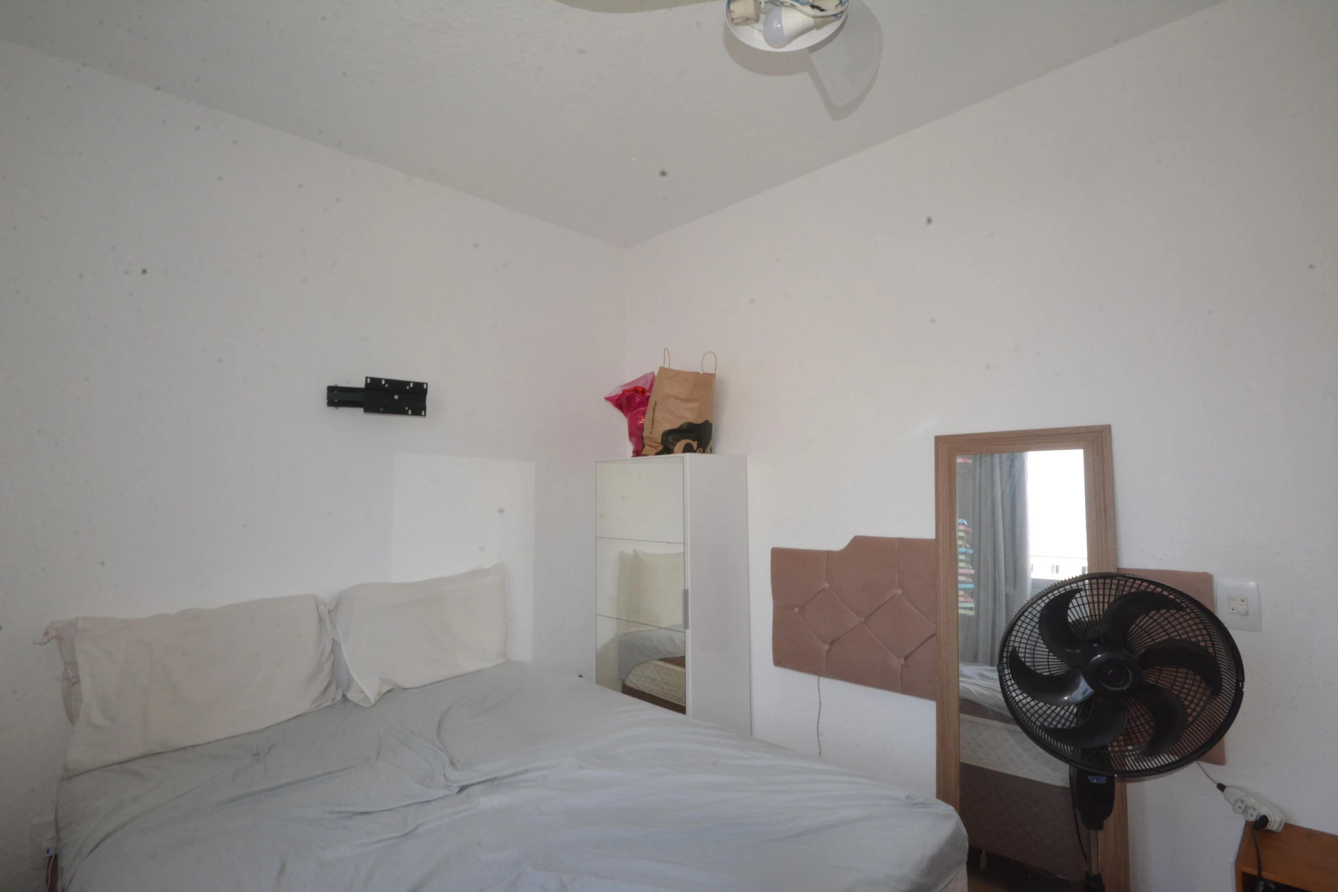 Furnished 2-bedroom apartment with a gas stove kitchen — photo 29