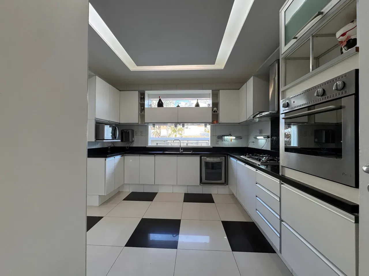 Furnished 800 m² house on the 4th floor with 8 parking spots — photo 18
