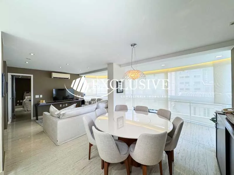 3-bedroom apartment in a building with a pool — photo 22