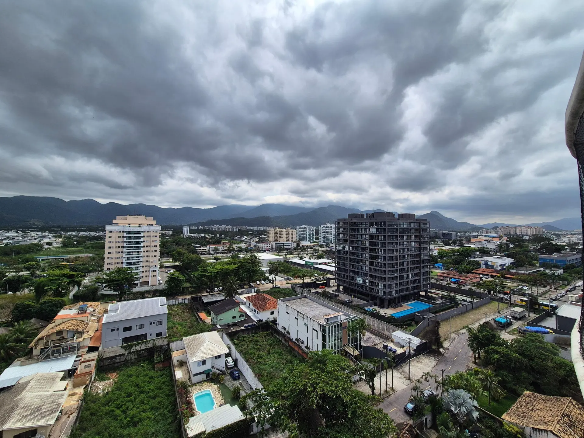 Furnished 2-bedroom apartment with enclosed balcony — photo 3