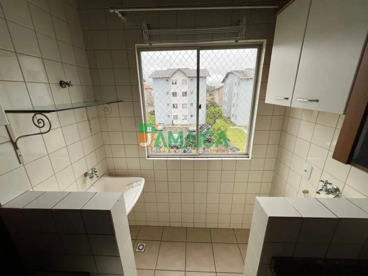 Apartamento de 2 quartos com piso de madeira ou laminado — photo 14